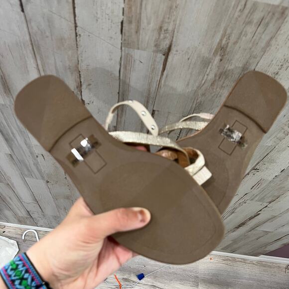 DV by Dolce Vita Jessa Strappy Flats Sandals Womens Size 6.5 Studded Metallic - Picture 4 of 4